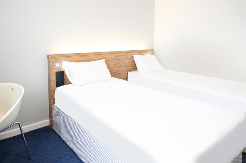 2 twin beds
