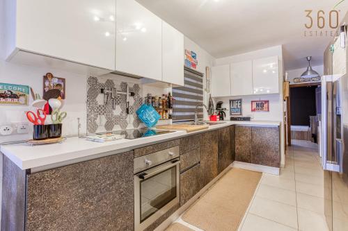 ห้องครัว, Charming, fully equipped 2BR home with sea views by 360 Estates in ซกาชรา