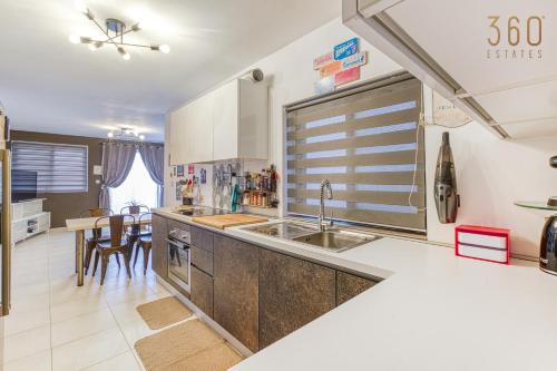 ห้องครัว, Charming, fully equipped 2BR home with sea views by 360 Estates in ซกาชรา