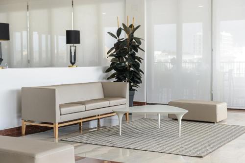 Apartamentos Playasol Riviera - image 11
