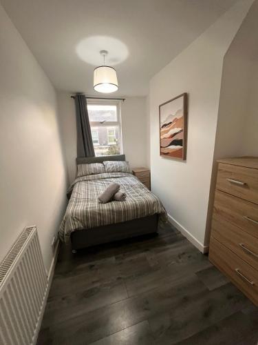 Contractor home close to centre and motorway links, Liverpool (photo 7)
