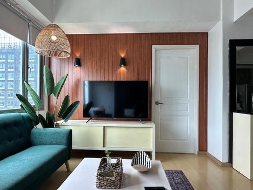Cozy House BGC 1BR up to 6 Guests 100MBPS WiFi, Manila