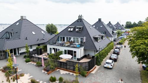 Luxury apartment near the water in Offingawier