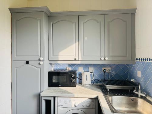 Kitchen, Murrayfield Maindoor flat with Free parking and Great Public transports Link in Murrayfield