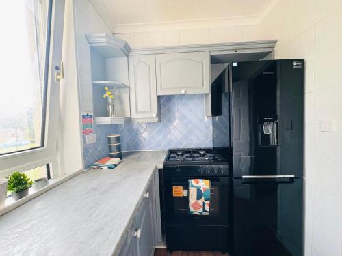 Kitchen, Murrayfield Maindoor flat with Free parking and Great Public transports Link in Murrayfield