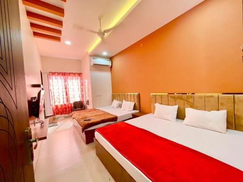 Ujjain Hotel Teerupati - Inn Near Shri Mahakaleshwar Jyotirlinga Temple - Fully Air Conditioned Room - Miniatura 2