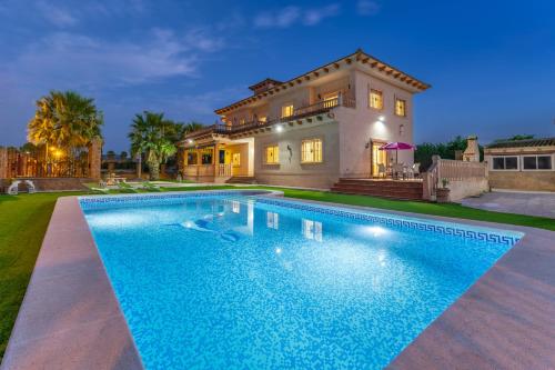 Fields & Beachside Villa by Fidalsa