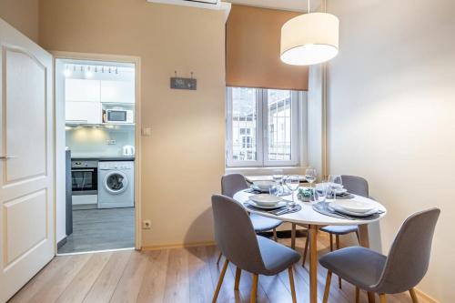 Very Central & Cozy apartment - image 5