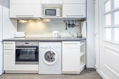 Very Central & Cozy apartment - image 2