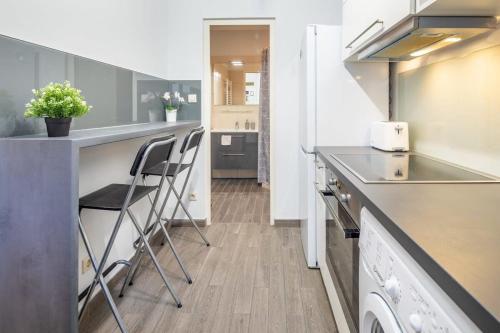 Very Central & Cozy apartment - image 2