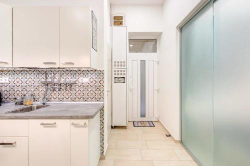 Central - NEW with Balcony - Charming - image 8