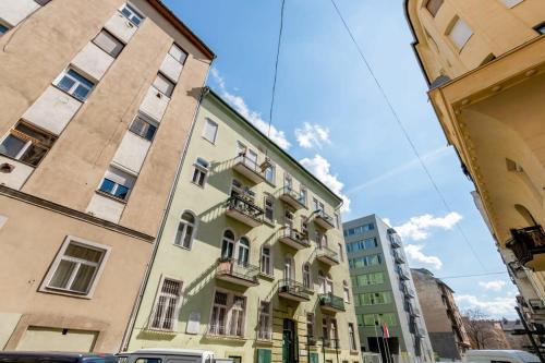 Central - NEW with Balcony - Charming - image 13