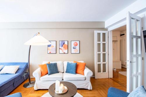Central - Balcony - Large - Comfy - image 14