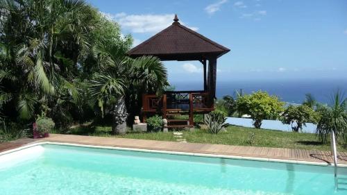 Appartement convivial avec vue sur la mer - Location saisonnière - Les Avirons