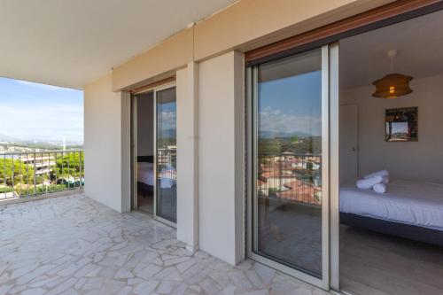 Le Thalassa - Spacious - Sea View - AC - Parking - Pool in Les Breguieres