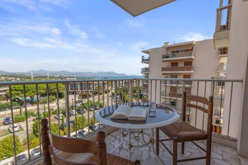 Le Thalassa - Spacious - Sea View - AC - Parking - Pool in Les Breguieres