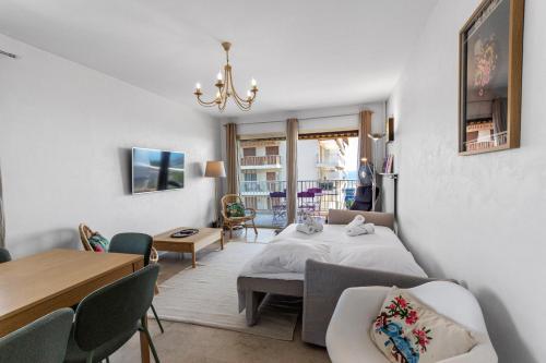 Le Thalassa - Spacious - Sea View - AC - Parking - Pool in Les Breguieres