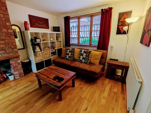 Detached House with Gated Parking in Whalley Range, Near Manchester City Centre, Manchester (photo 2)