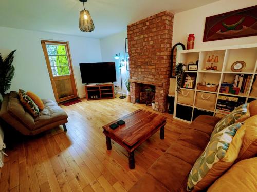 Detached House with Gated Parking in Whalley Range, Near Manchester City Centre, Manchester (photo 5)