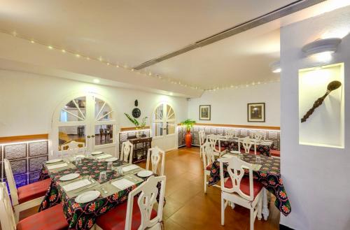 Étterem, Neemrana's - Tower House near Kashi Művészeti Galéria