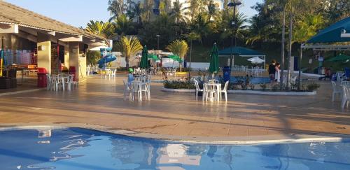 Enseada Nautico beira do lago com piscina aquecida in Parque Termas de Caldas