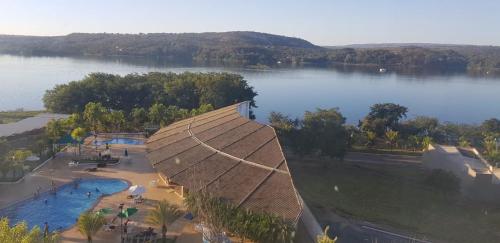 Enseada Nautico beira do lago com piscina aquecida in Parque Termas de Caldas