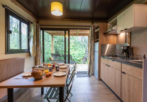 3 bedrooms, 5 beds