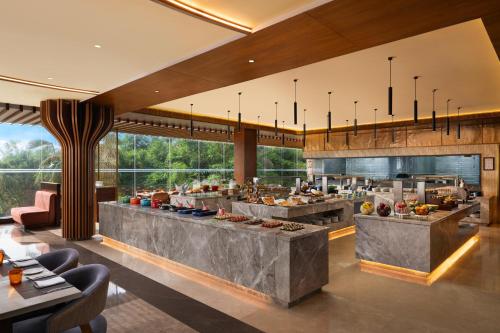 Food and beverages, Taj Damdama Lake Resort & Spa, Gurugram in Sohna