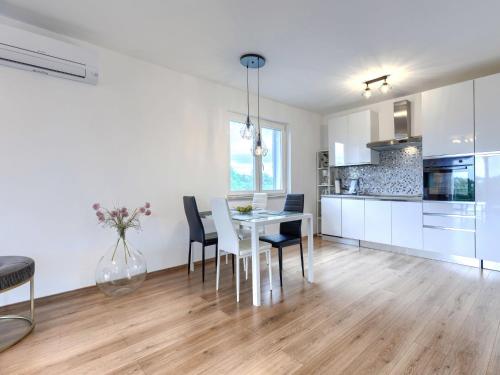 Apartment Villa Del Sol by Interhome in Strmac