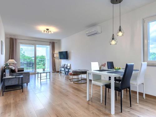 Apartment Villa Del Sol by Interhome in Strmac