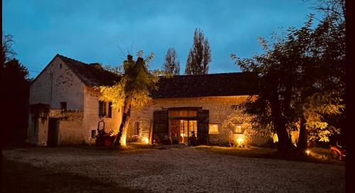 Le Moulin de Gaudais, 16p, 7ch, 350m2, Piscine gîte à louer Saint-Ustre