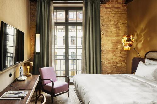 room detail thumbnail 1