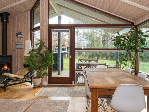 8 person holiday home in Glesborg in เฟียลเลอรูป