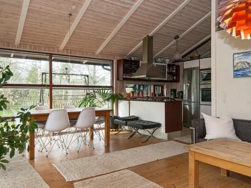 8 person holiday home in Glesborg in เฟียลเลอรูป