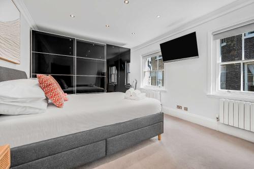 A Scholar's Gallery - Bloomsbury - by Frankie Says in Моффат