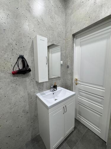 Łazienka, ЖК Бавария рядом с Дару клиника in Aqtöbe