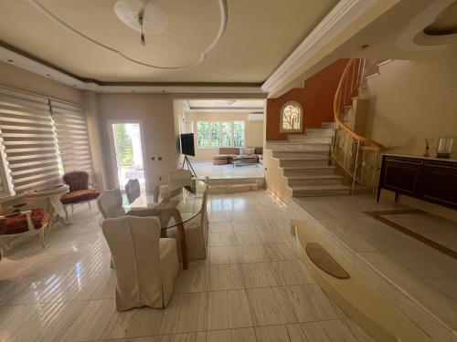 Panorama Hills Villa with Pool in Panorámanegyed