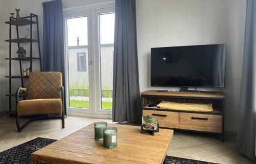 Shared lounge/TV area, Vakantiepark de Zeeuwse Parel - Oosterschelde in Tholen