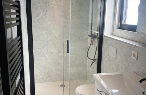 Bathroom, Vakantiepark de Zeeuwse Parel - Zeeparel in Verspreide huizen Scherpenisse