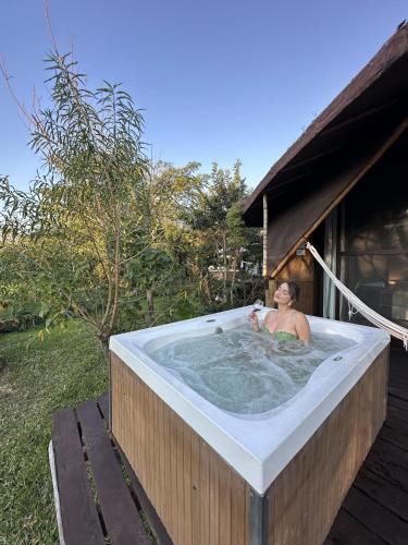 熱水浴池, Tava Glamping Lago in 聖伯納迪諾