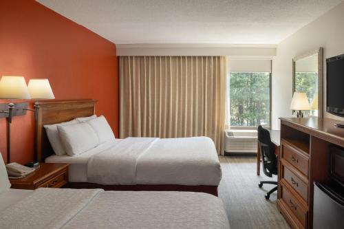 2 queen beds