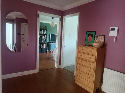Modern Three-Bedroom Apartment in Leafy West End with Private Parking, Glasgow (photo 4)