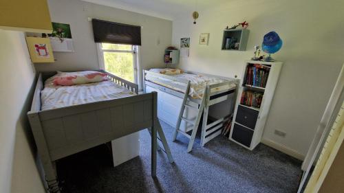 Modern Three-Bedroom Apartment in Leafy West End with Private Parking, Glasgow (photo 7)