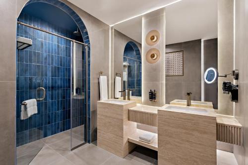 room detail thumbnail 2