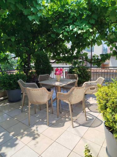 Top Old Town 3 Bedroom Apartment with Garage and Terrace