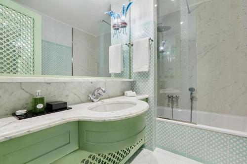 room detail thumbnail 2