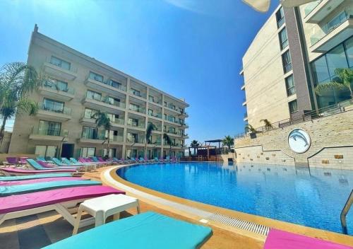 Sunshine Resort - Tabarja, Lebanon in Wata Slam