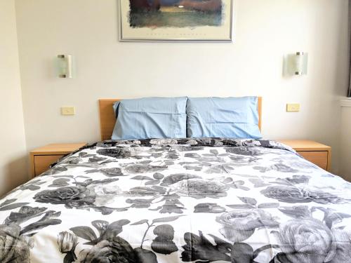 Entire Studio Apartment in St Kilda next to Luna Park Room Type - Queen Studio