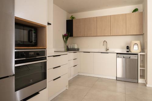 Family Apartment By IsrApart in 拉馬特甘