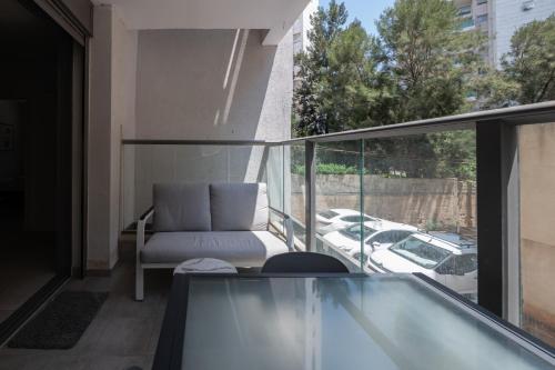 陽台/露台, Family Apartment By IsrApart in 拉馬特甘